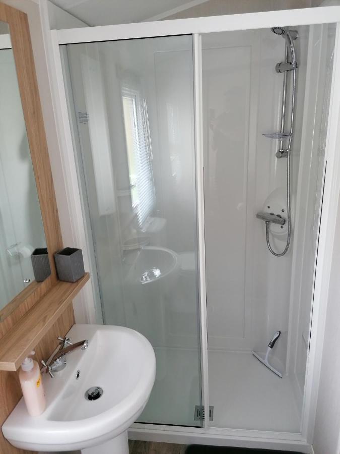 The Kalos Retreat - Hot Tub Lodge With Free 18 Hole Golf Course Swarland Luaran gambar