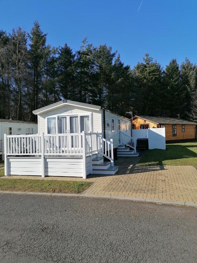 The Kalos Retreat - Hot Tub Lodge With Free 18 Hole Golf Course Swarland Luaran gambar