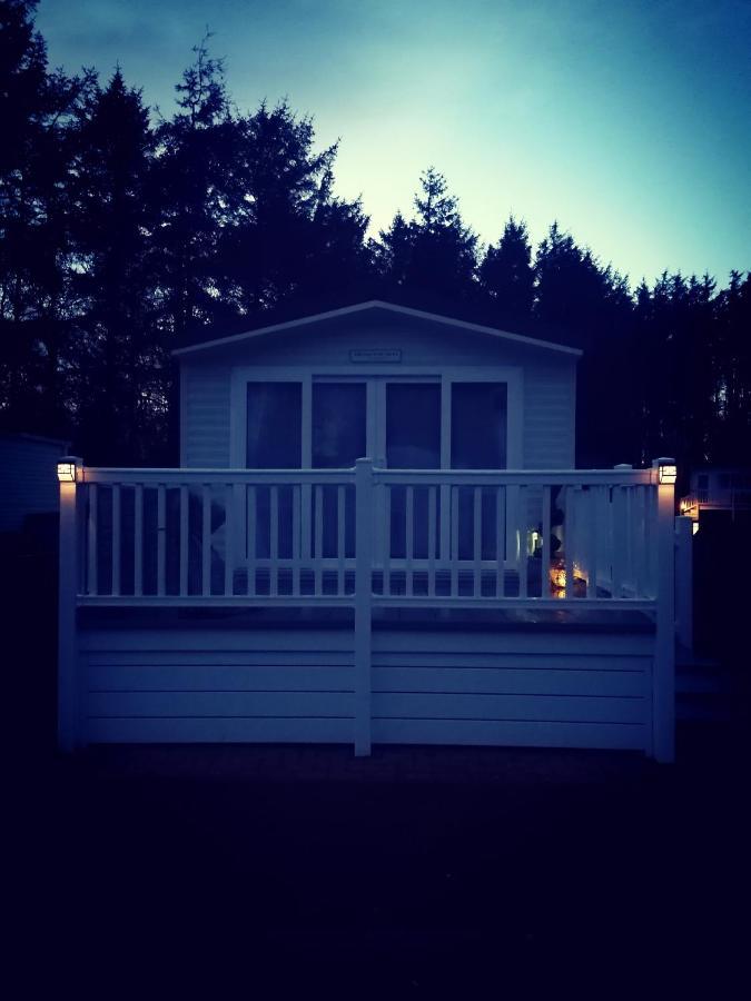 The Kalos Retreat - Hot Tub Lodge With Free 18 Hole Golf Course Swarland Luaran gambar
